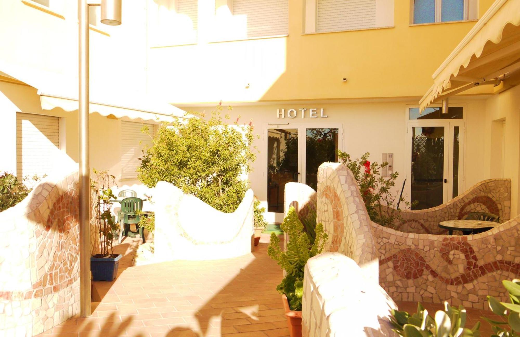 Hotel Kaly Ventimiglia Exteriér fotografie
