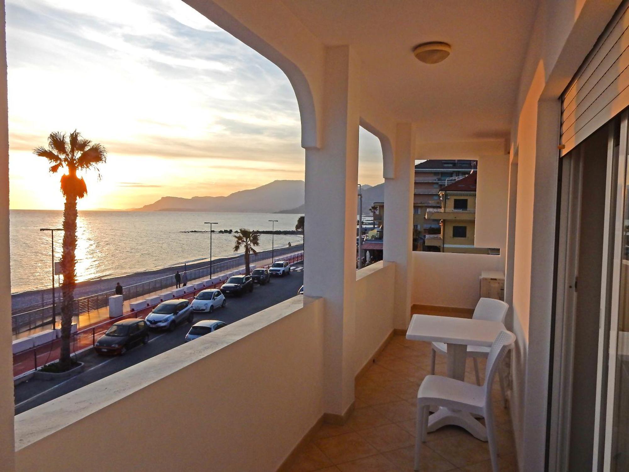Hotel Kaly Ventimiglia Exteriér fotografie