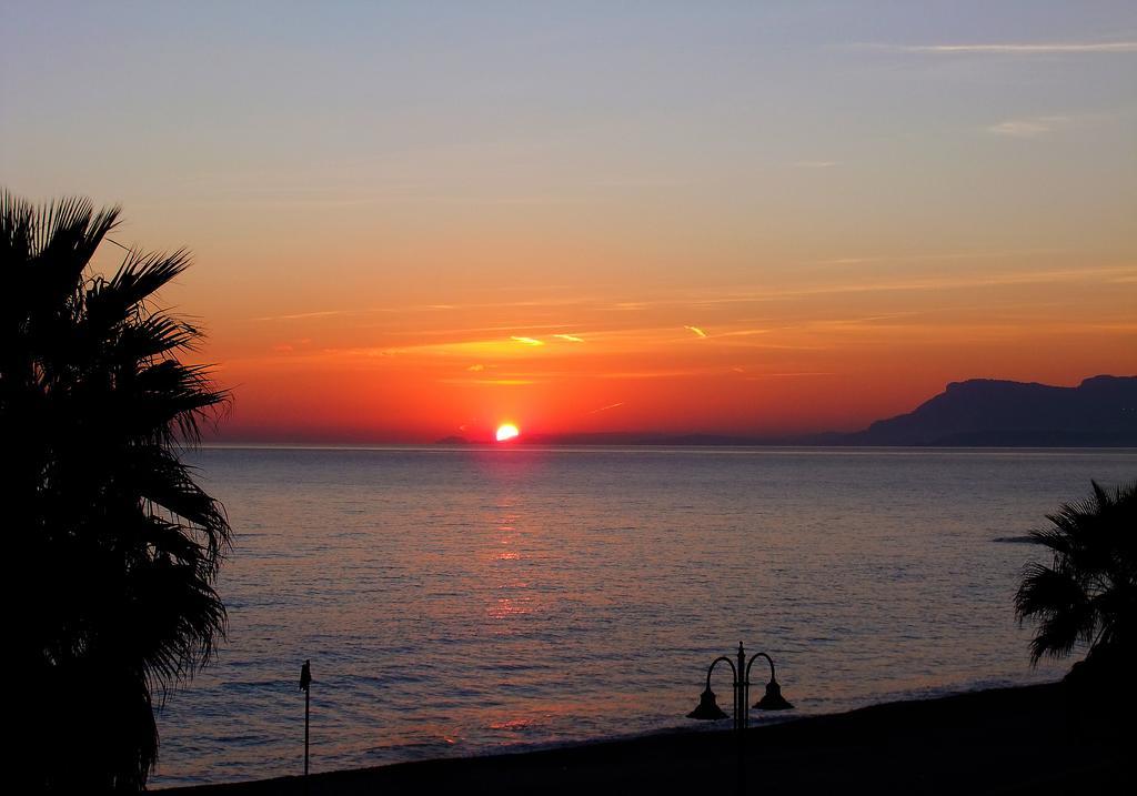 Hotel Kaly Ventimiglia Exteriér fotografie